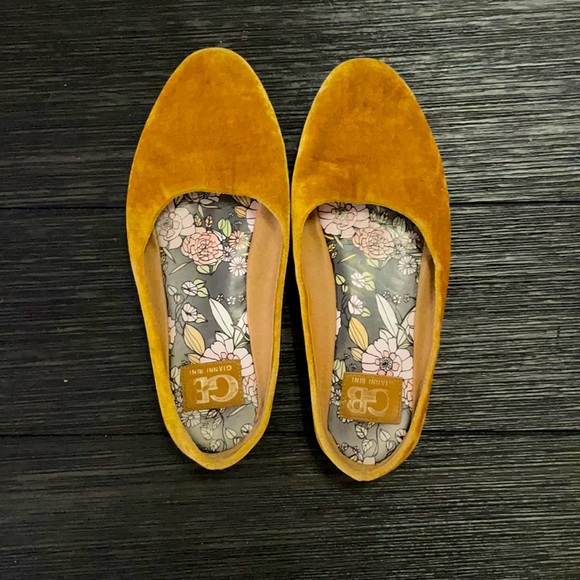 Gianni Bini velvet gold flat - Picture 1 of 4